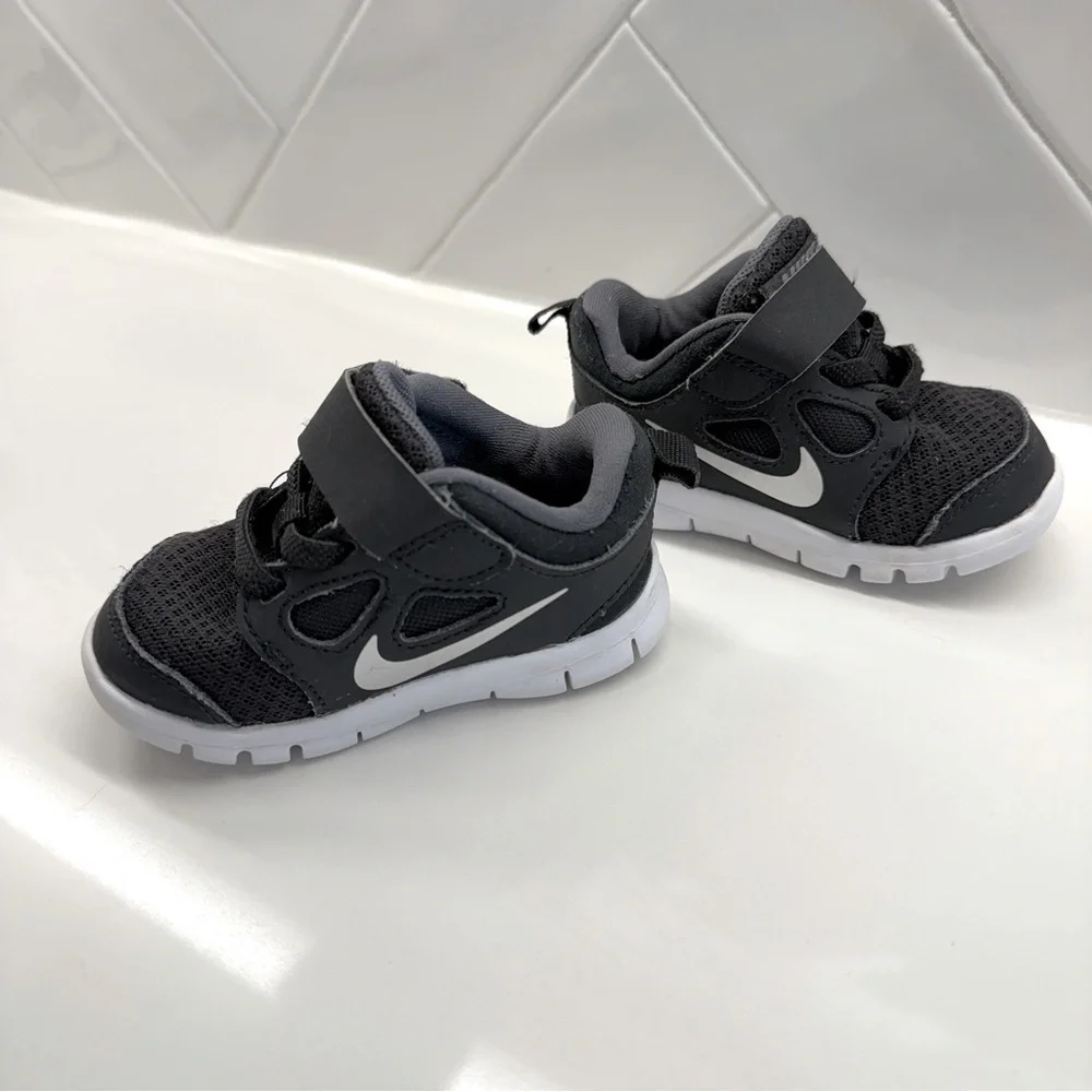 Nike Free Run 5.0 Toddler Shoes Black/White Size 4C Athletic Kids Velcro Unisex